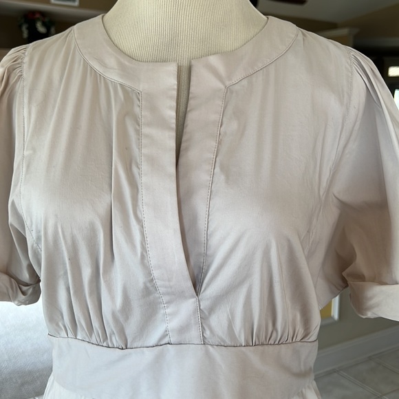 BCBGMAXAZRIA Cream Top Size Medium M - Picture 2 of 8